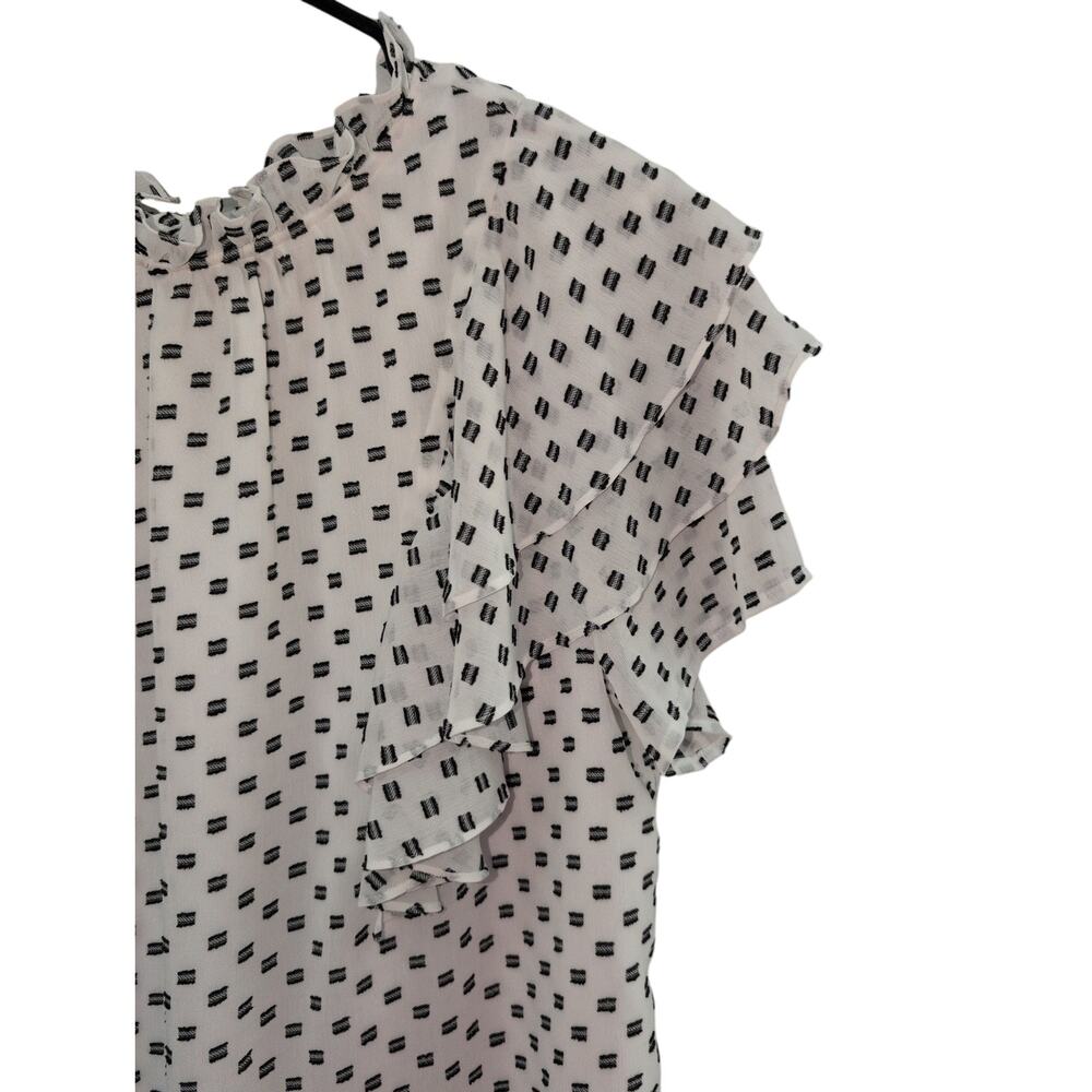 Crosby White & Black Ruffle Sleeve Top Size L EUC - Must Have! - Picture 4 of 5